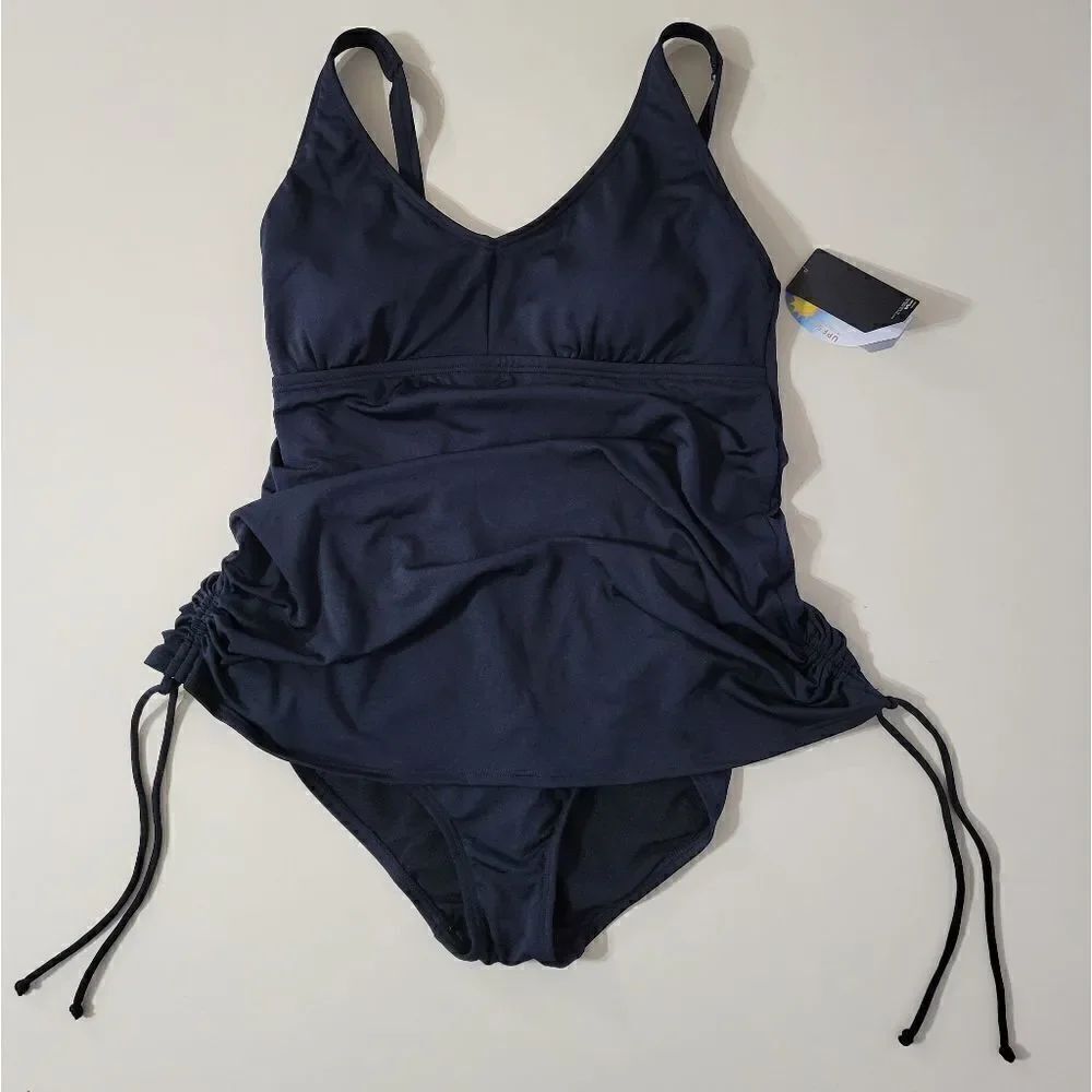 TYR Women’s Solid V-Neck Sheath Plus - Picture 4 of 13